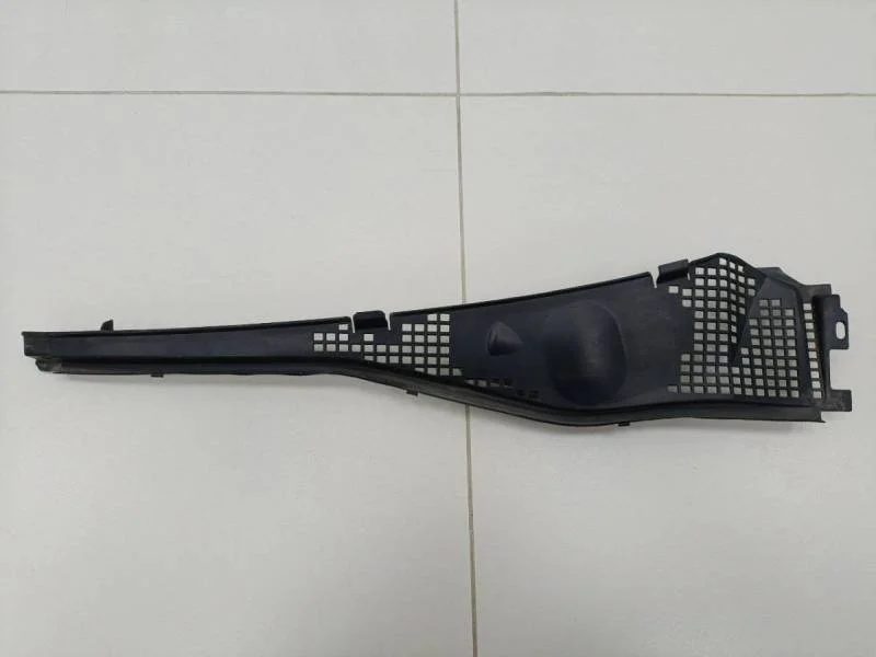 Решетка стеклооч. (планка под лобовое стекло, жабо) Renault Sandero 2009-2014