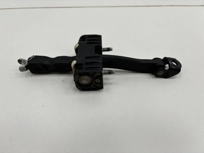 Ограничитель двери Opel Astra H / Family 2004-2015