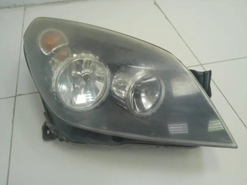 Фара правая Opel Astra H / Family 2004-2015