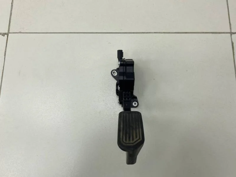 Педаль газа Toyota Rav 4 (A40) 2013>