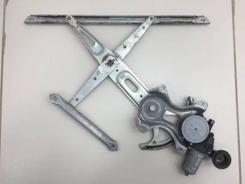 Стеклоподъемник электр. передний правый Toyota Rav 4 (A40) 2013>