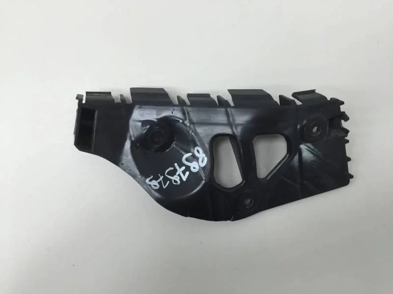 Кронштейн заднего бампера правый Renault Sandero 2009-2014