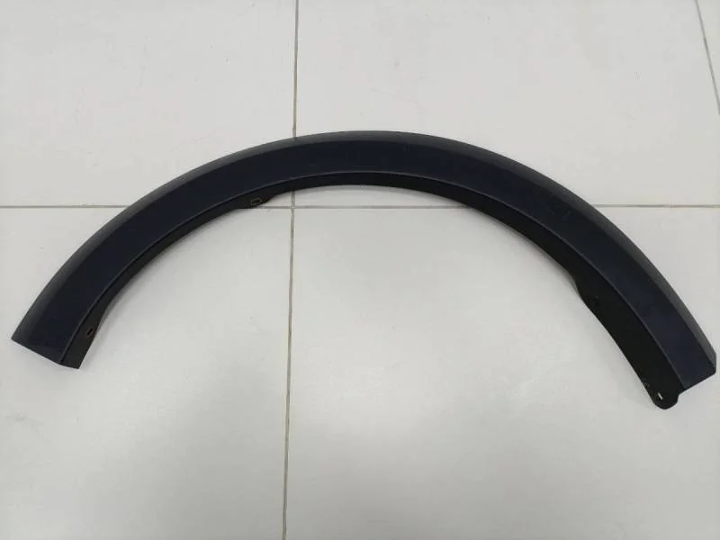 Накладка переднего крыла левого Renault Sandero 2009-2014