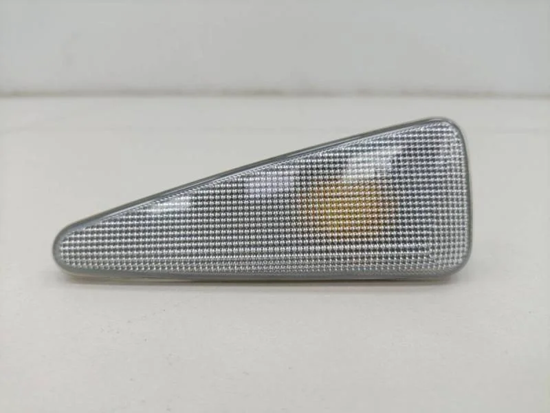 Повторитель на крыло Renault Sandero 2009-2014