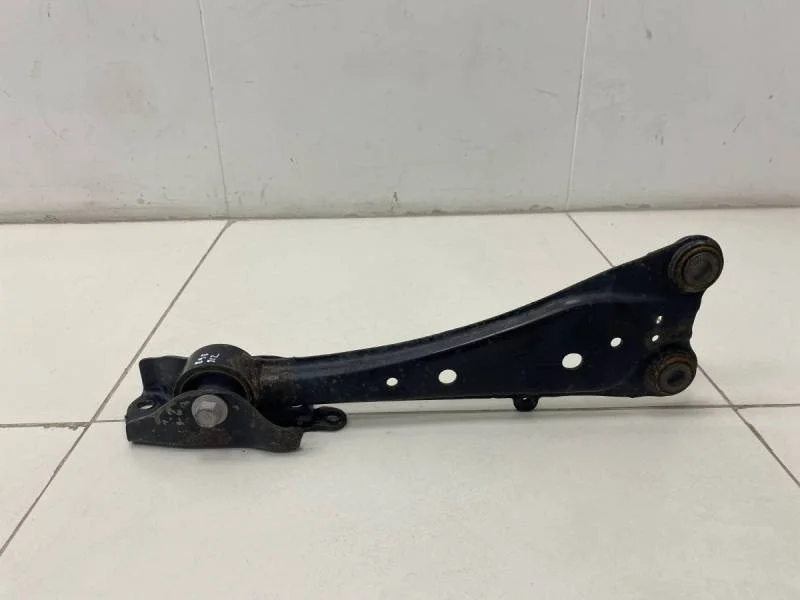 Рычаг задний продольный левый Toyota Rav 4 (A40) 2013>