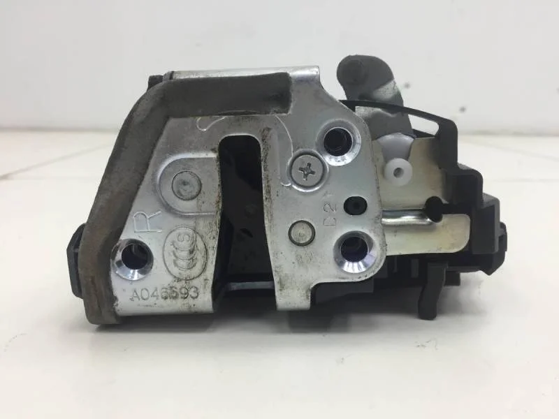 Замок двери задней правой Toyota Rav 4 (A40) 2013>