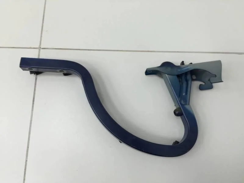 Петля крышки багажника Hyundai Solaris 2020>