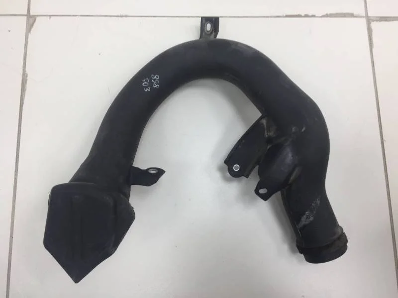 Патрубок воздушного фильтра Toyota Rav 4 (A40) 2013>