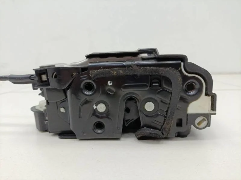 Замок двери задней левой Volkswagen Polo (Sed RUS) 2011>