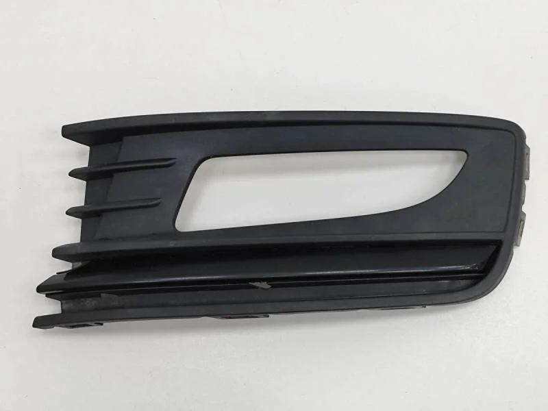 Решетка в бампер левая Volkswagen Polo (Sed RUS) 2011>