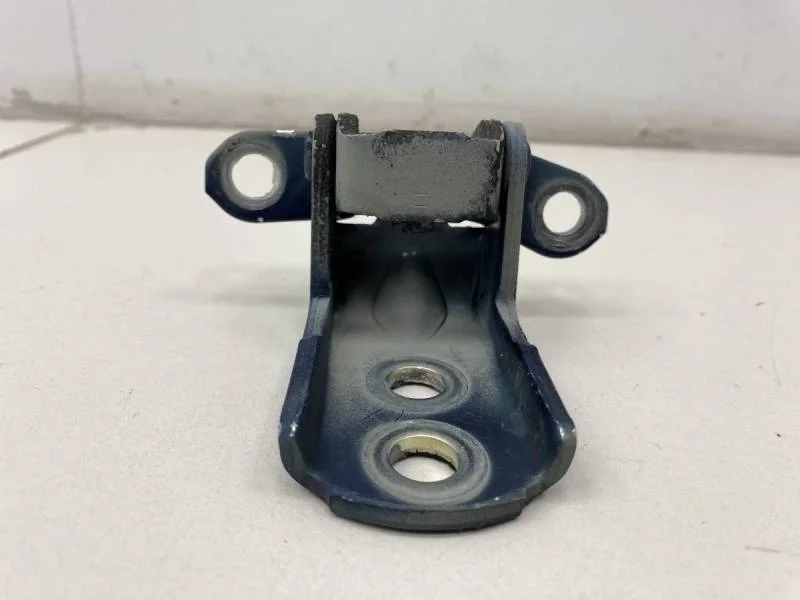 Петля двери Nissan Tiida (C11) 2007-2014