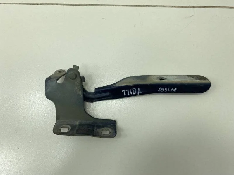 Петля капота правая Nissan Tiida (C11) 2007-2014