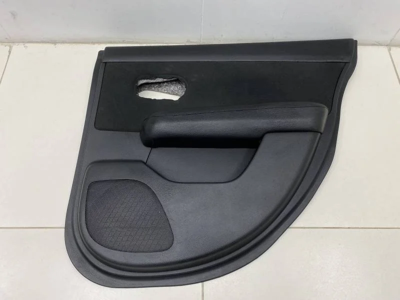 Обшивка двери задней правой Nissan Tiida (C11) 2007-2014