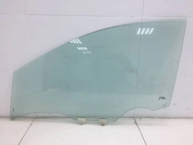 Стекло двери передней левой Nissan Tiida (C11) 2007-2014