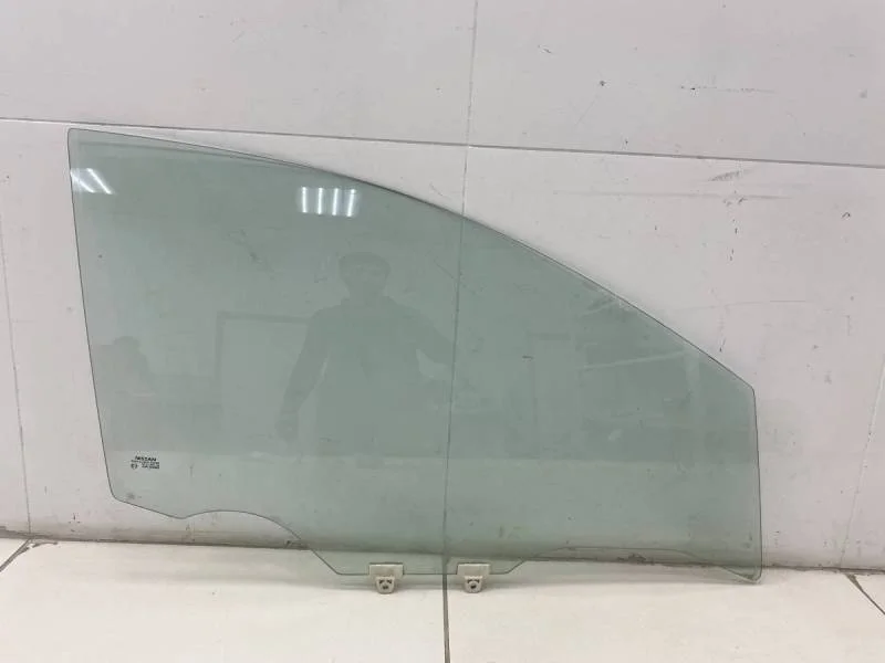 Стекло двери передней правой Nissan Tiida (C11) 2007-2014