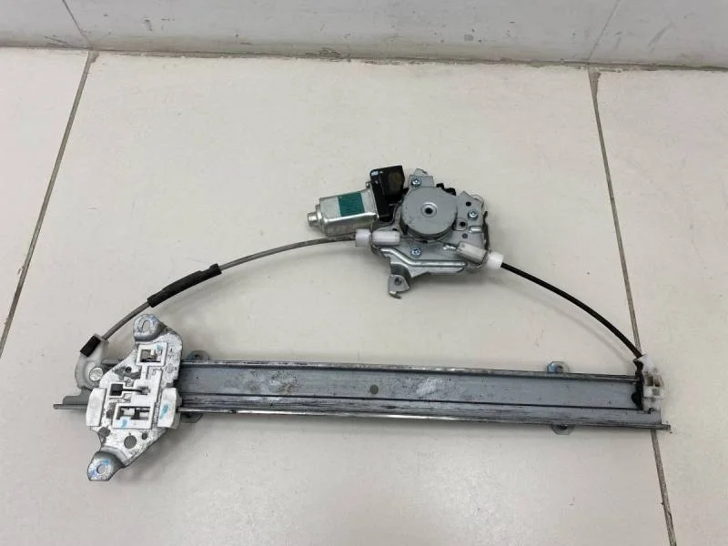 Стеклоподъемник электр. передний правый Nissan Tiida (C11) 2007-2014