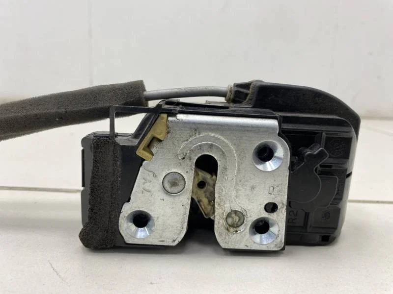 Замок двери передней правой Nissan Tiida (C11) 2007-2014