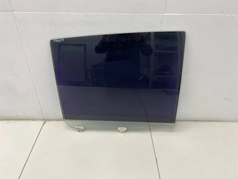 Стекло двери задней правой Nissan Tiida (C11) 2007-2014