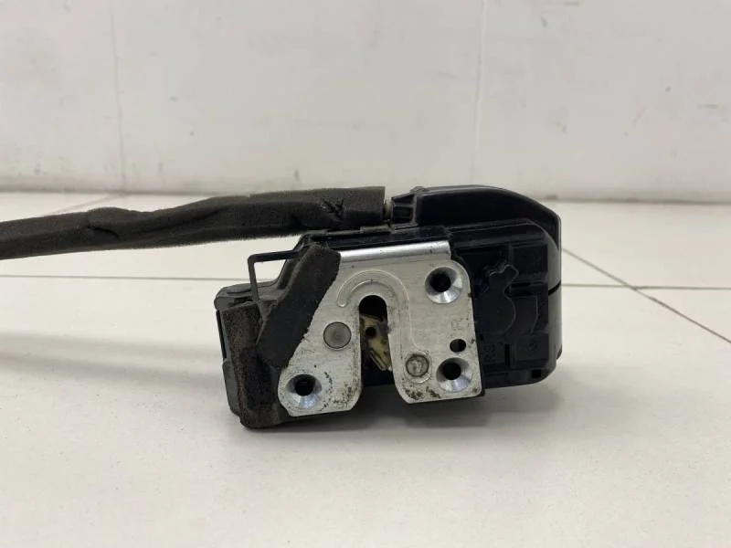 Замок двери задней правой Nissan Tiida (C11) 2007-2014