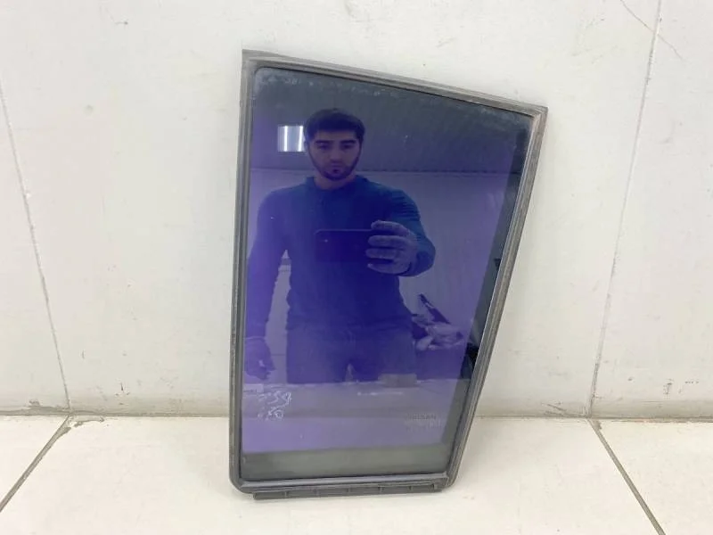 Стекло двери задней левой (форточка) Nissan Tiida (C11) 2007-2014