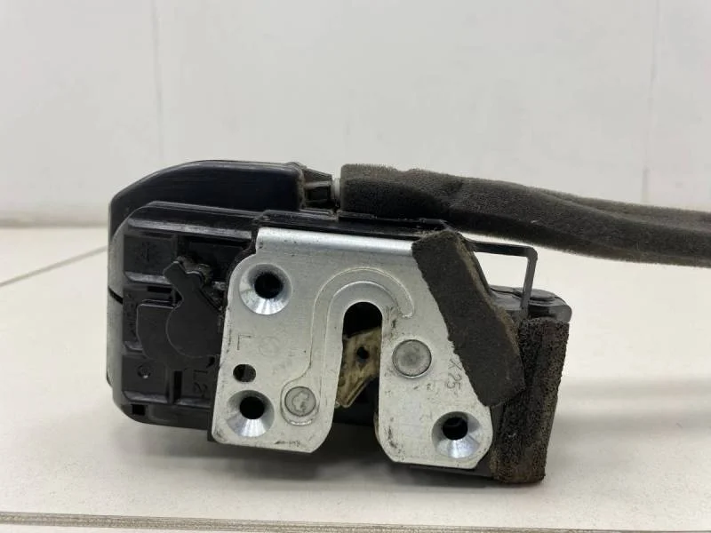 Замок двери задней левой Nissan Tiida (C11) 2007-2014