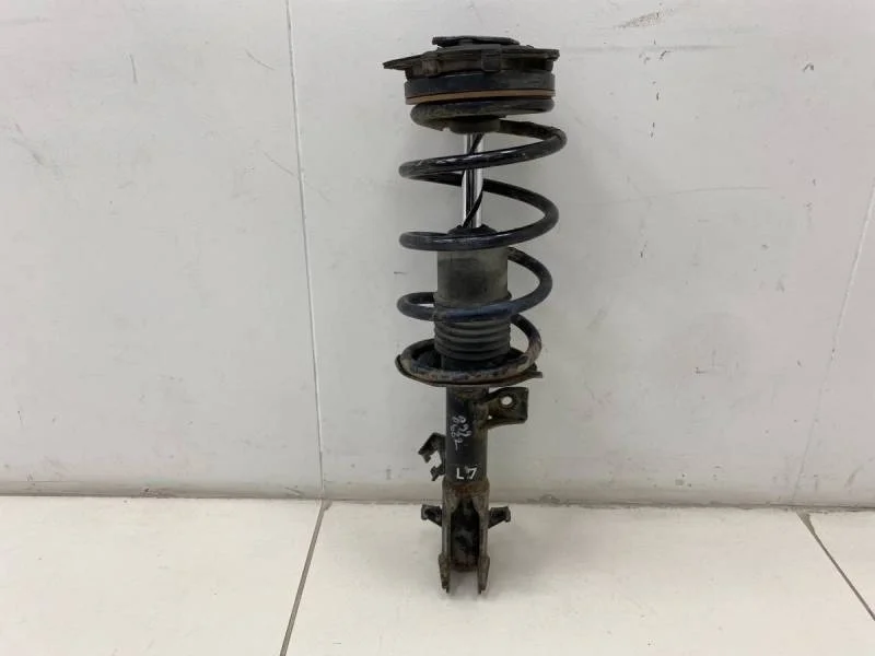 Амортизатор передний левый Nissan Tiida (C11) 2007-2014