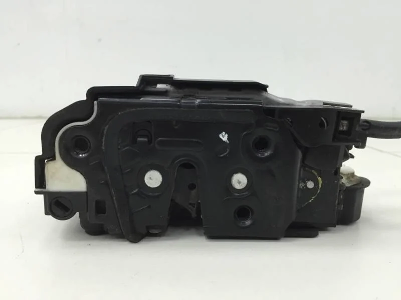 Замок двери задней правой Volkswagen Polo (Sed RUS) 2011>