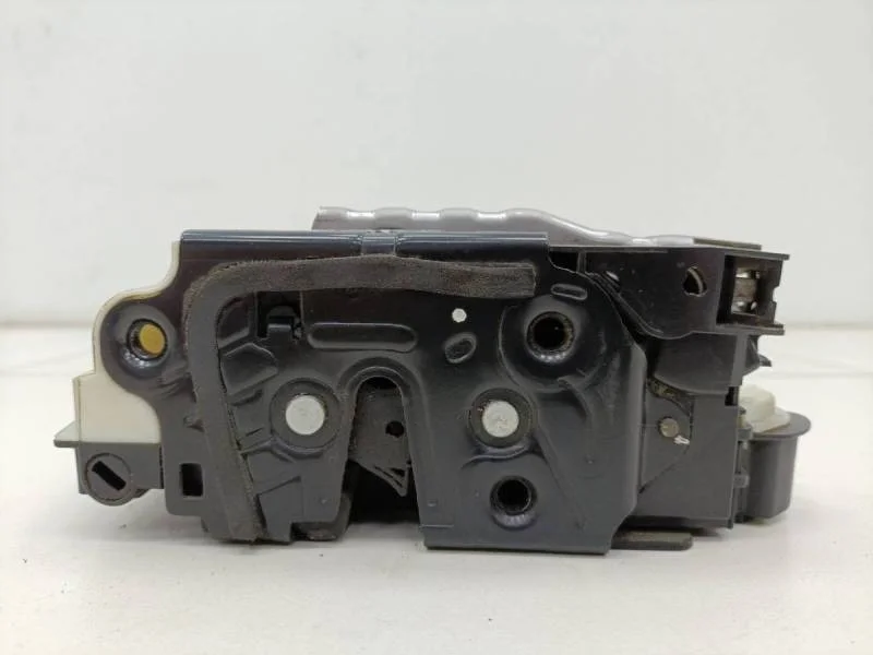 Замок двери передней правой Volkswagen Polo (Sed RUS) 2011>