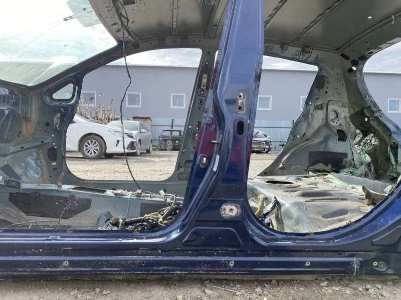 Порог со стойкой левый Nissan Tiida (C11) 2007-2014