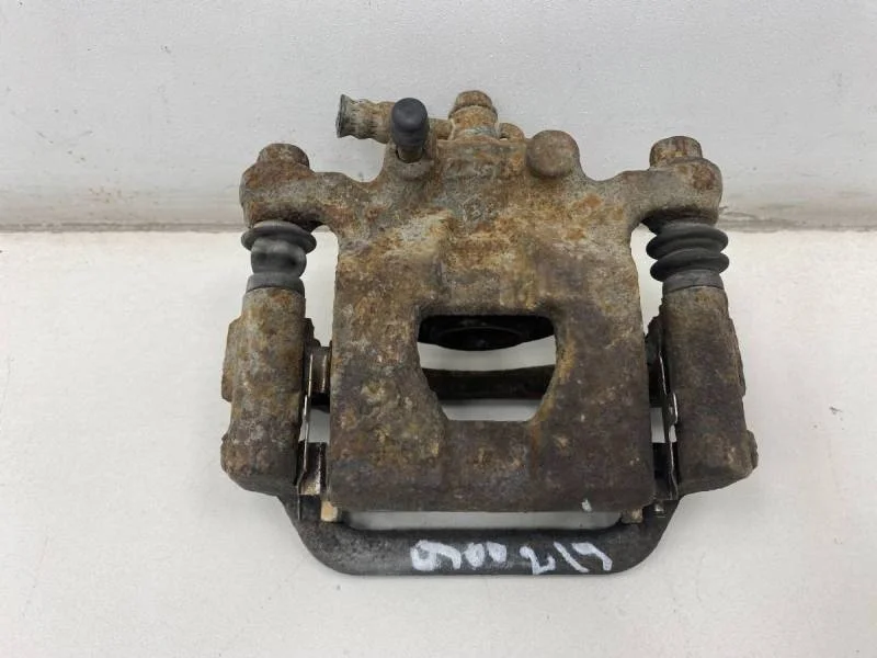 Суппорт задний левый Nissan Tiida (C11) 2007-2014