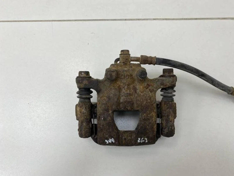 Суппорт задний правый Nissan Tiida (C11) 2007-2014