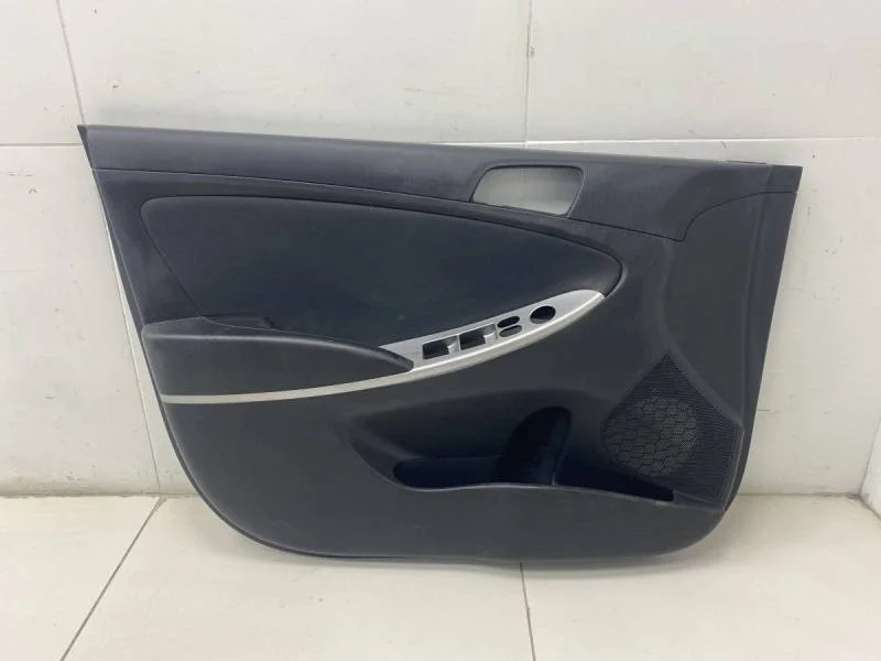 Обшивка двери передней левой Hyundai Solaris 2010-2017