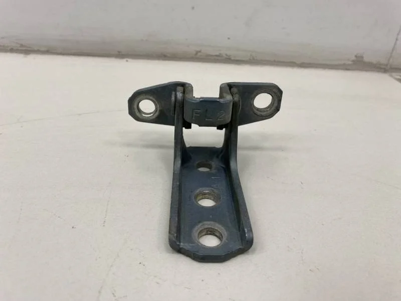 Петля двери Mitsubishi L200 (KB) 2006-2016