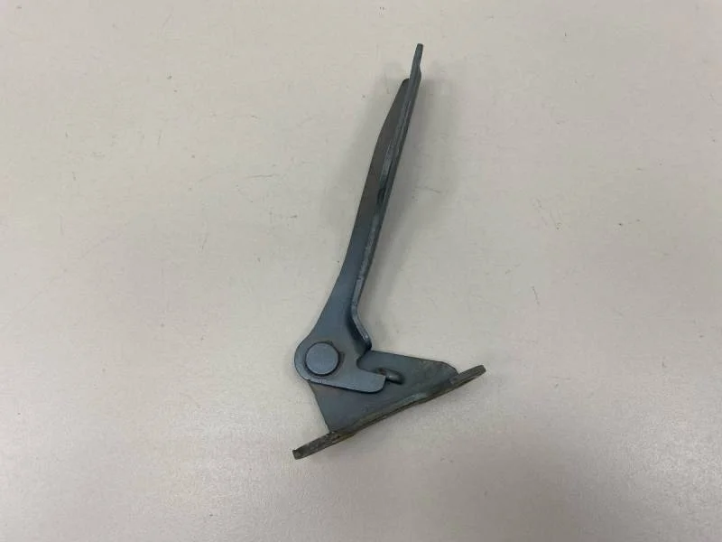 Петля капота левая Mitsubishi L200 (KB) 2006-2016