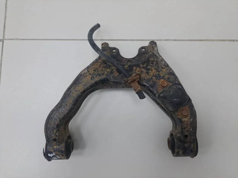 Рычаг передний верхний левый Mitsubishi L200 (KB) 2006-2016