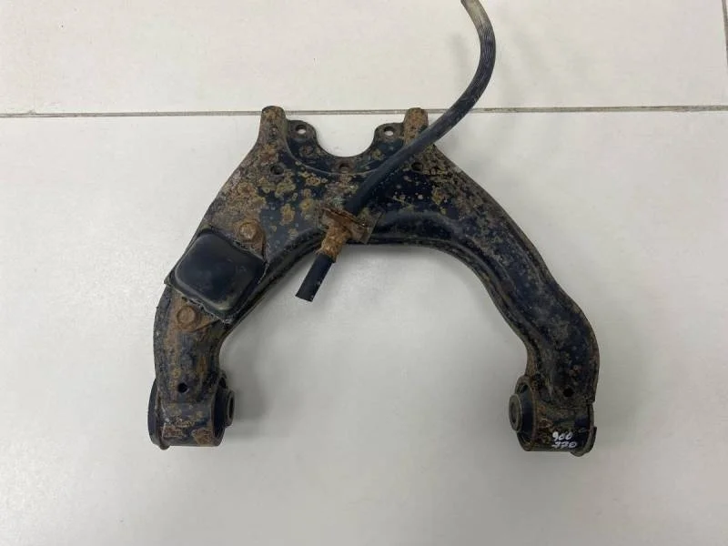 Рычаг передний верхний правый Mitsubishi L200 (KB) 2006-2016