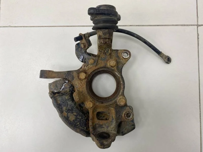 Кулак поворотный передний правый Mitsubishi L200 (KB) 2006-2016