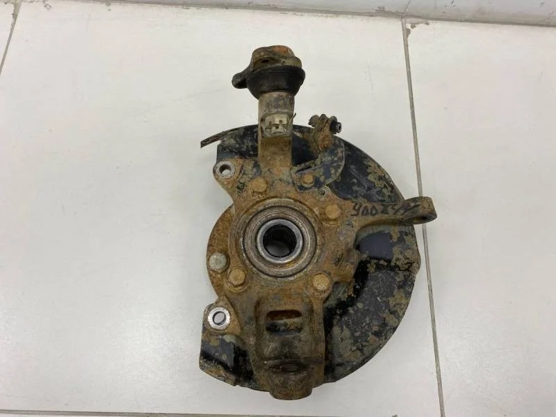 Кулак поворотный передний левый Mitsubishi L200 (KB) 2006-2016