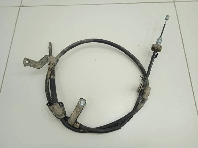 Трос стояночного тормоза левый Kia Ceed (JD) 2012-2018