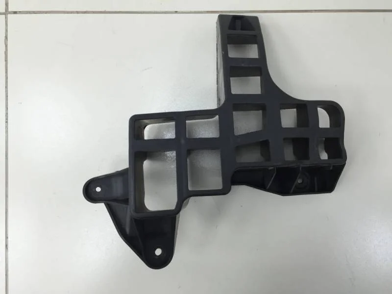 Направляющая заднего бампера левая Renault Sandero 2009-2014