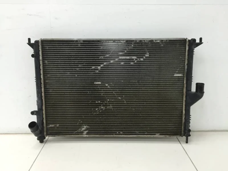 Радиатор охлаждения двигателя Renault Sandero 2009-2014