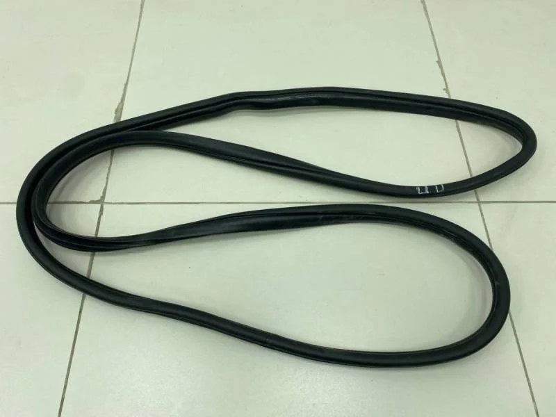 Уплотнитель проема двери передней правой Kia Ceed (JD) 2012-2018