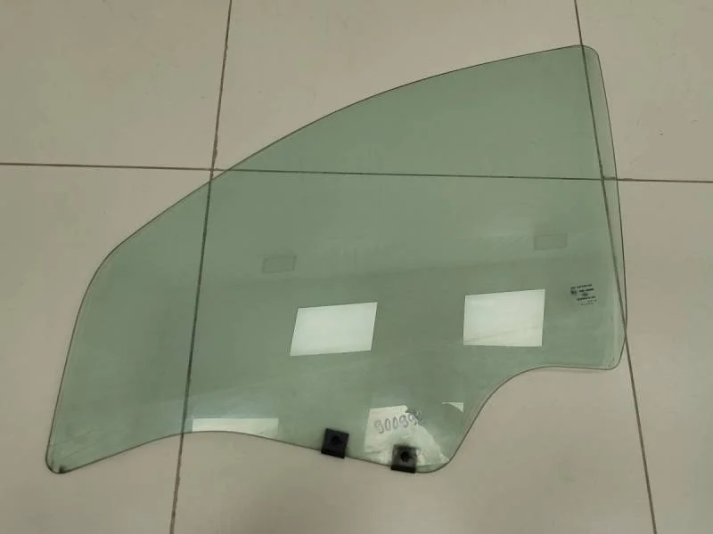 Стекло двери передней левой Renault Sandero 2009-2014