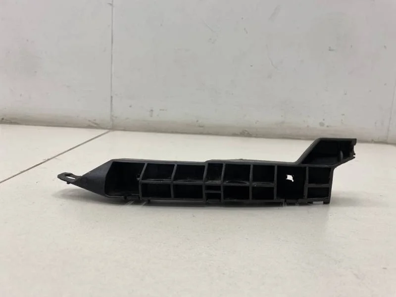 Кронштейн переднего бампера левый Mitsubishi L200 (KB) 2006-2016