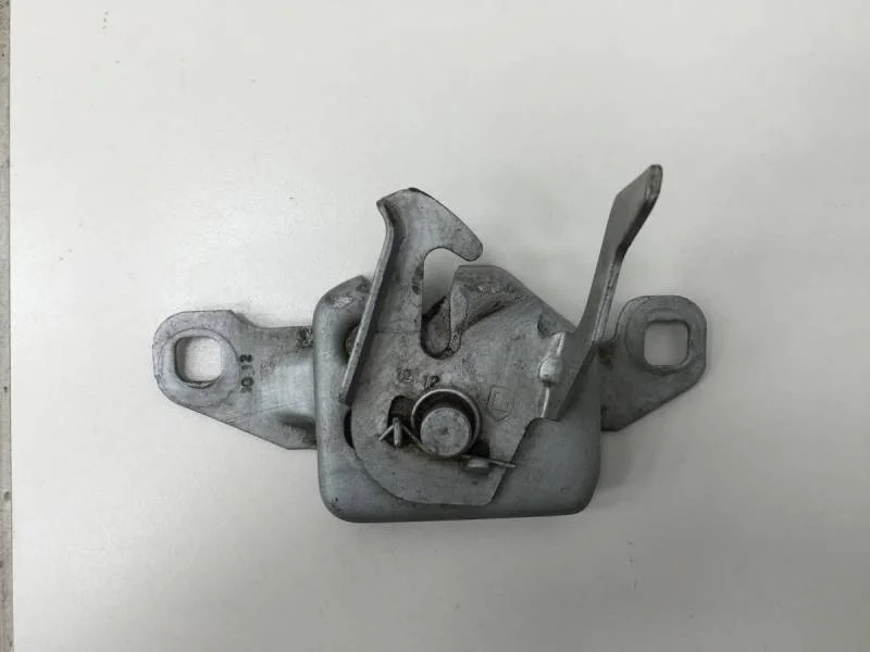 Замок капота Renault Sandero 2009-2014