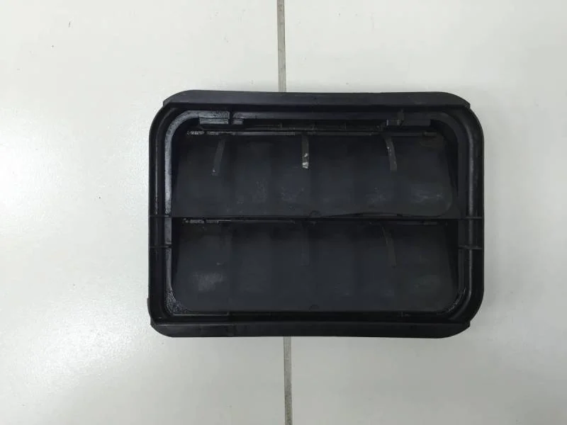 Решетка вентиляционная Renault Sandero 2009-2014