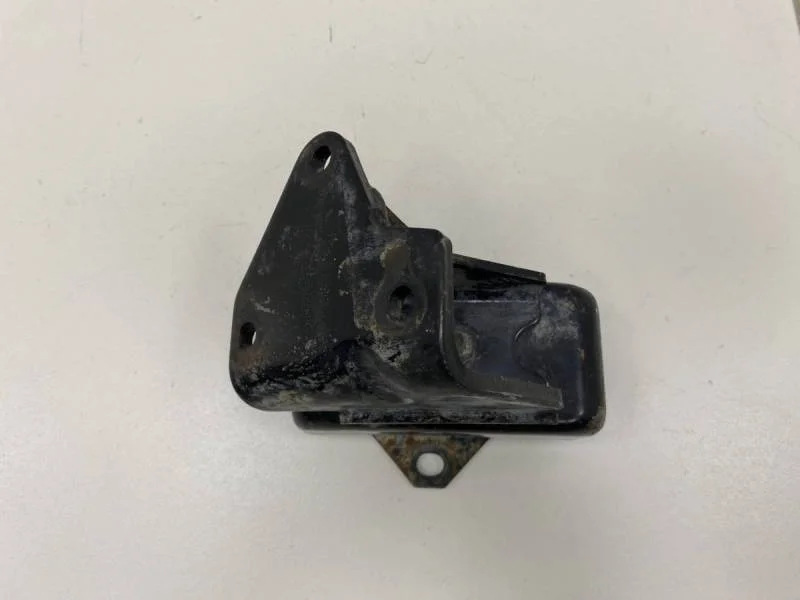 Опора двигателя левая Mitsubishi L200 (KB) 2006-2016