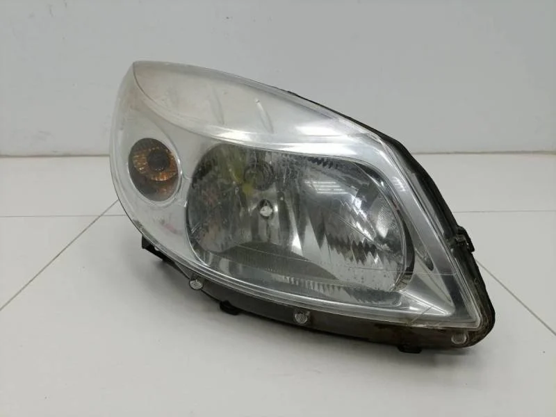 Фара правая Renault Sandero 2009-2014