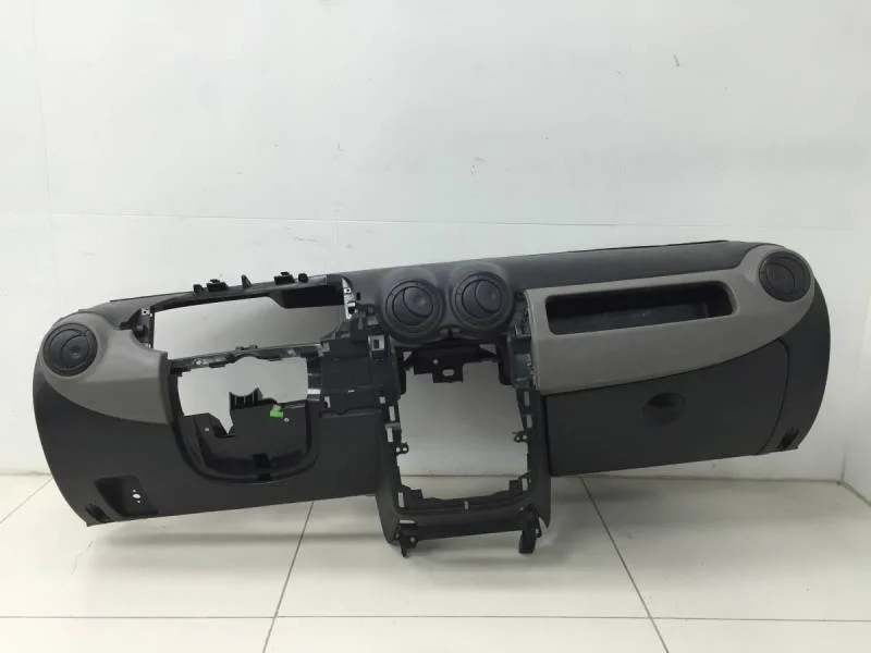 Торпедо Renault Sandero 2009-2014