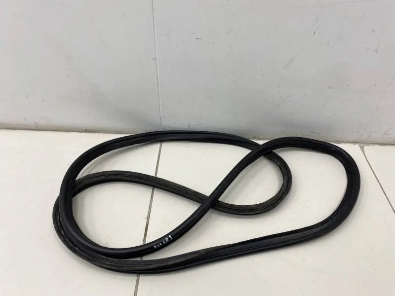 Уплотнитель багажника Toyota Camry (V50) 2011-2017